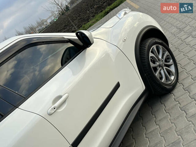 Белый Ниссан Жук, объемом двигателя 1.6 л и пробегом 86 тыс. км за 12700 $, фото 23 на Automoto.ua