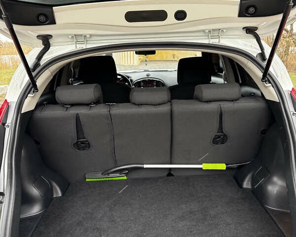 Белый Ниссан Жук, объемом двигателя 1.6 л и пробегом 92 тыс. км за 12999 $, фото 9 на Automoto.ua