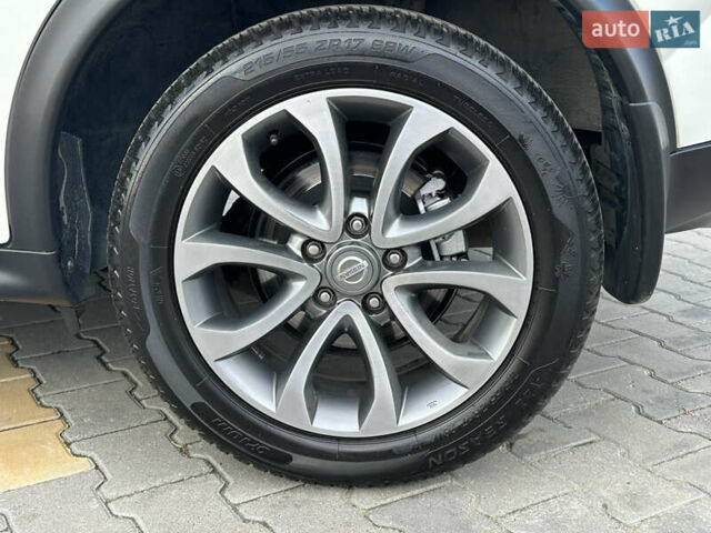 Белый Ниссан Жук, объемом двигателя 1.6 л и пробегом 86 тыс. км за 12700 $, фото 4 на Automoto.ua