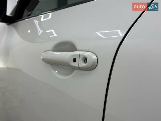 Белый Ниссан Жук, объемом двигателя 1.62 л и пробегом 201 тыс. км за 11999 $, фото 12 на Automoto.ua