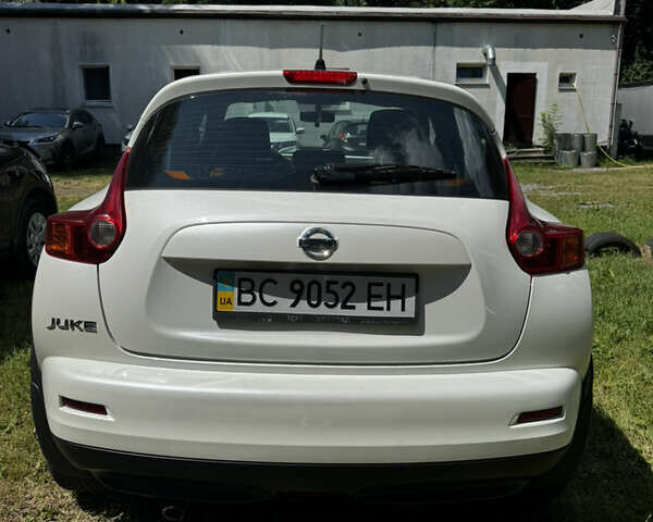 Белый Ниссан Жук, объемом двигателя 1.6 л и пробегом 88 тыс. км за 12000 $, фото 6 на Automoto.ua