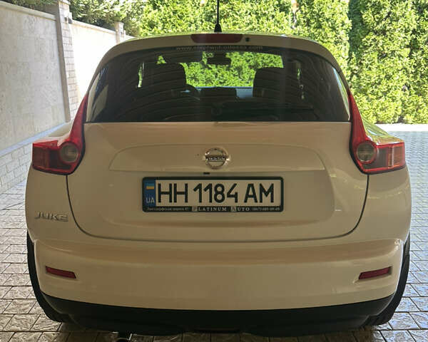 Белый Ниссан Жук, объемом двигателя 1.6 л и пробегом 50 тыс. км за 14500 $, фото 1 на Automoto.ua