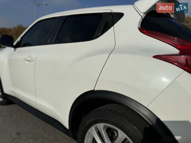 Белый Ниссан Жук, объемом двигателя 1.6 л и пробегом 60 тыс. км за 12999 $, фото 12 на Automoto.ua