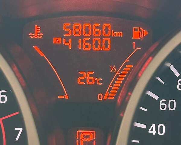 Белый Ниссан Жук, объемом двигателя 1.6 л и пробегом 50 тыс. км за 14500 $, фото 8 на Automoto.ua