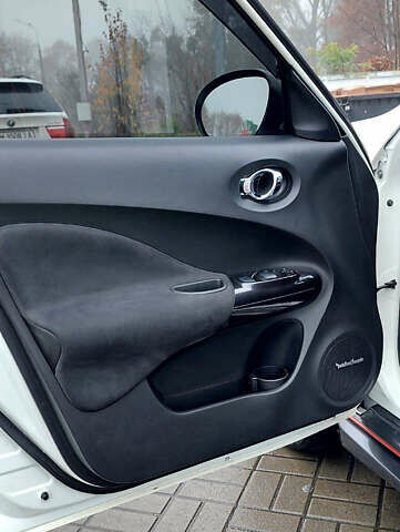 Белый Ниссан Жук, объемом двигателя 1.62 л и пробегом 180 тыс. км за 12500 $, фото 14 на Automoto.ua