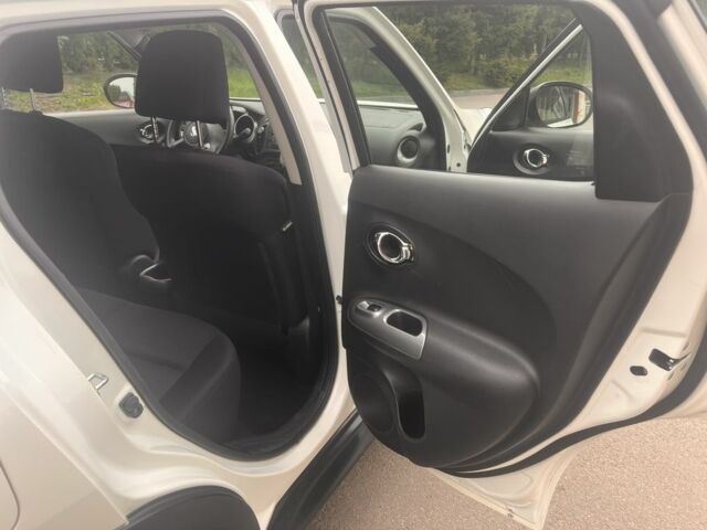 Белый Ниссан Жук, объемом двигателя 1.6 л и пробегом 144 тыс. км за 9000 $, фото 12 на Automoto.ua