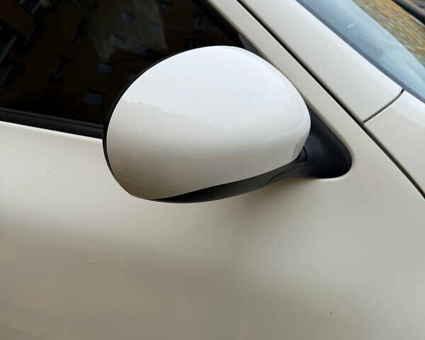 Белый Ниссан Жук, объемом двигателя 1.6 л и пробегом 130 тыс. км за 11600 $, фото 8 на Automoto.ua