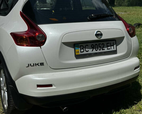 Белый Ниссан Жук, объемом двигателя 1.6 л и пробегом 88 тыс. км за 12000 $, фото 3 на Automoto.ua