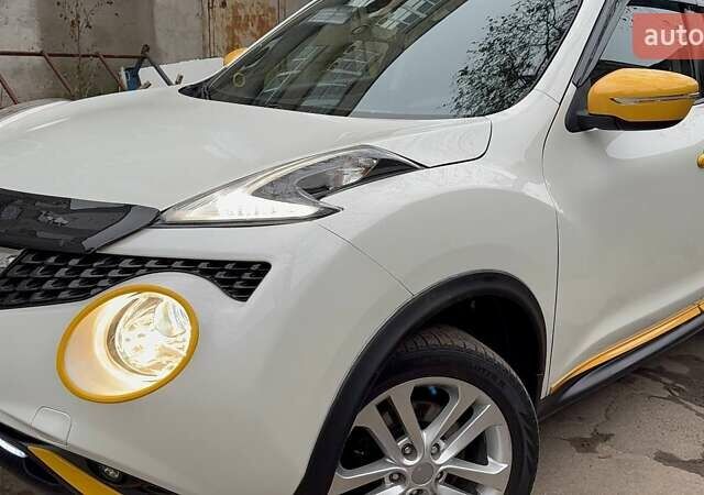 Белый Ниссан Жук, объемом двигателя 1.6 л и пробегом 106 тыс. км за 10700 $, фото 2 на Automoto.ua