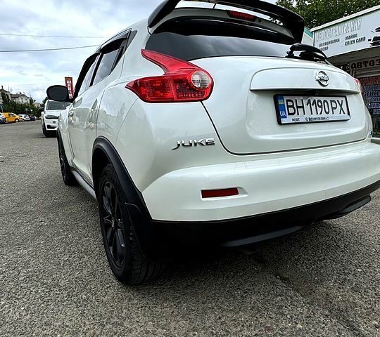 Белый Ниссан Жук, объемом двигателя 1.6 л и пробегом 157 тыс. км за 9399 $, фото 5 на Automoto.ua