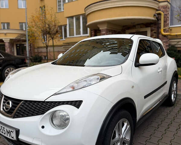 Белый Ниссан Жук, объемом двигателя 1.6 л и пробегом 130 тыс. км за 11600 $, фото 1 на Automoto.ua