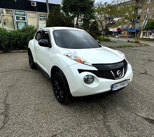 Белый Ниссан Жук, объемом двигателя 1.6 л и пробегом 157 тыс. км за 9399 $, фото 3 на Automoto.ua