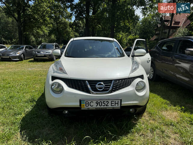 Белый Ниссан Жук, объемом двигателя 1.6 л и пробегом 88 тыс. км за 12000 $, фото 4 на Automoto.ua