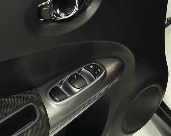 Белый Ниссан Жук, объемом двигателя 1.6 л и пробегом 140 тыс. км за 9900 $, фото 13 на Automoto.ua