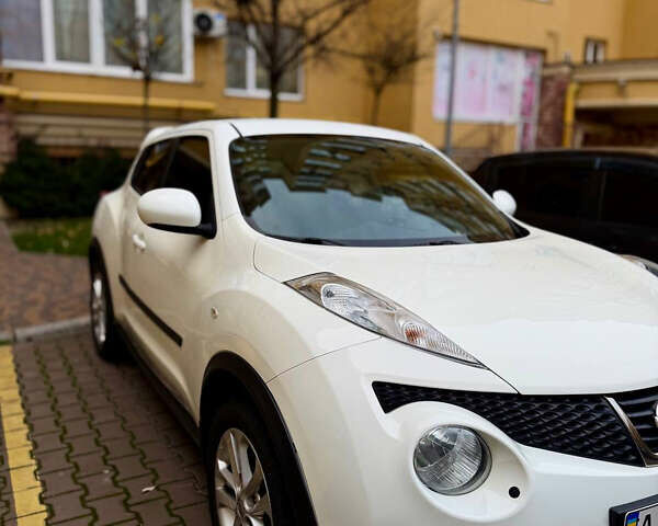 Белый Ниссан Жук, объемом двигателя 1.6 л и пробегом 130 тыс. км за 11600 $, фото 4 на Automoto.ua