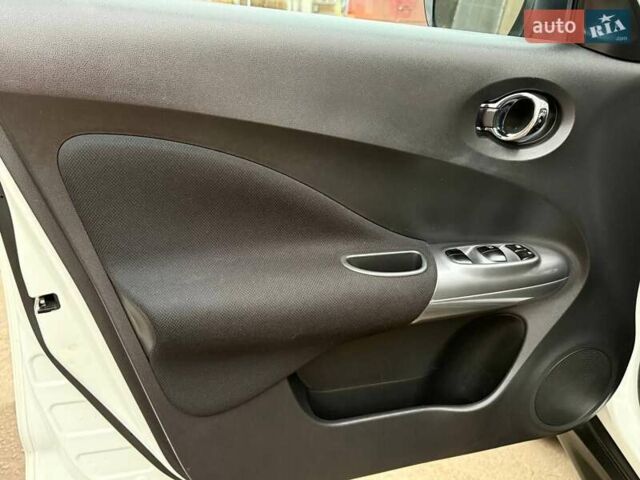 Белый Ниссан Жук, объемом двигателя 1.6 л и пробегом 106 тыс. км за 10700 $, фото 35 на Automoto.ua