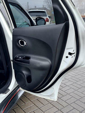 Белый Ниссан Жук, объемом двигателя 1.62 л и пробегом 180 тыс. км за 12500 $, фото 11 на Automoto.ua