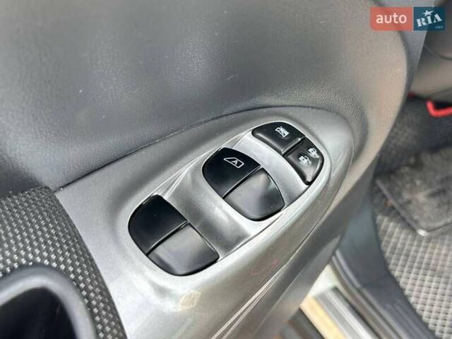 Белый Ниссан Жук, объемом двигателя 1.6 л и пробегом 152 тыс. км за 10200 $, фото 11 на Automoto.ua