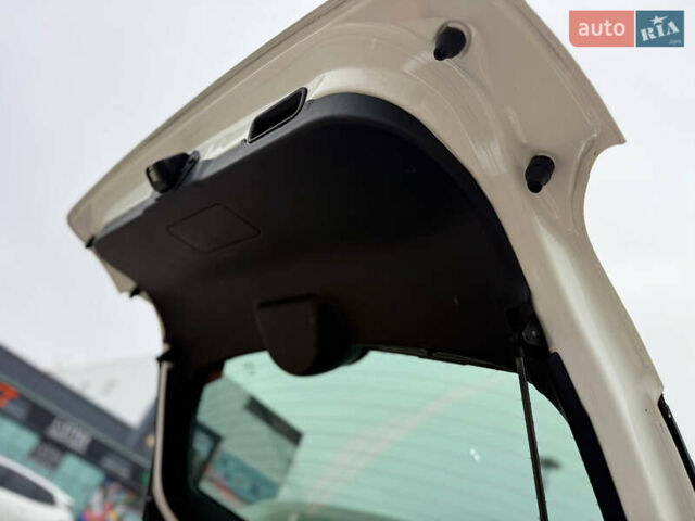 Білий Ніссан Жук, об'ємом двигуна 1.6 л та пробігом 130 тис. км за 10500 $, фото 32 на Automoto.ua