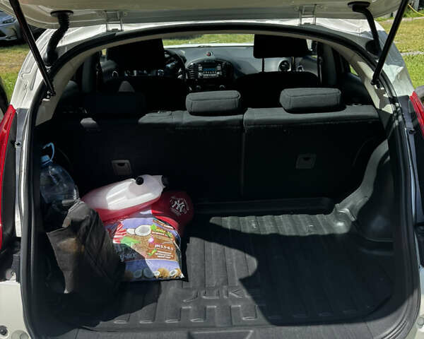 Белый Ниссан Жук, объемом двигателя 1.6 л и пробегом 88 тыс. км за 12000 $, фото 8 на Automoto.ua