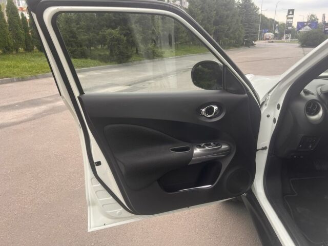 Белый Ниссан Жук, объемом двигателя 1.6 л и пробегом 144 тыс. км за 9000 $, фото 8 на Automoto.ua