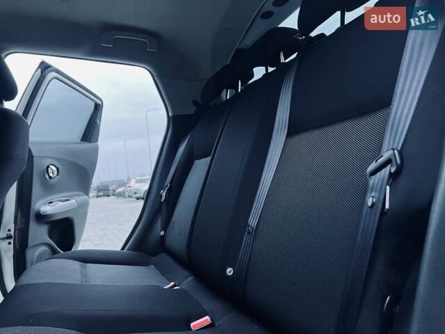 Белый Ниссан Жук, объемом двигателя 1.6 л и пробегом 107 тыс. км за 8999 $, фото 23 на Automoto.ua