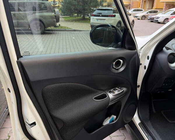 Белый Ниссан Жук, объемом двигателя 1.6 л и пробегом 130 тыс. км за 11600 $, фото 23 на Automoto.ua