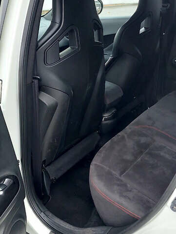 Белый Ниссан Жук, объемом двигателя 1.62 л и пробегом 180 тыс. км за 10950 $, фото 17 на Automoto.ua