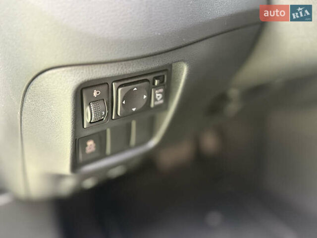 Белый Ниссан Жук, объемом двигателя 1.6 л и пробегом 55 тыс. км за 13300 $, фото 16 на Automoto.ua