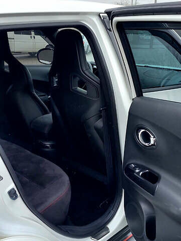 Белый Ниссан Жук, объемом двигателя 1.62 л и пробегом 180 тыс. км за 12500 $, фото 10 на Automoto.ua