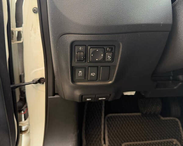 Белый Ниссан Жук, объемом двигателя 1.6 л и пробегом 130 тыс. км за 11600 $, фото 22 на Automoto.ua