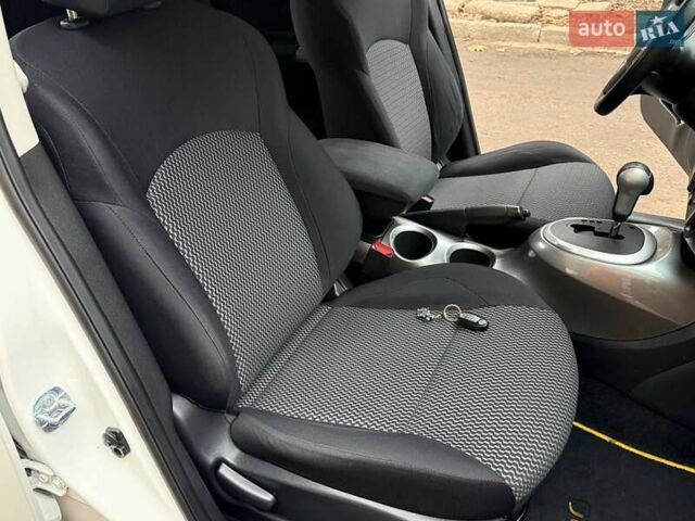 Белый Ниссан Жук, объемом двигателя 1.6 л и пробегом 106 тыс. км за 10700 $, фото 30 на Automoto.ua