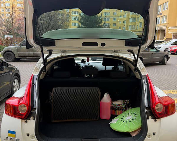 Белый Ниссан Жук, объемом двигателя 1.6 л и пробегом 130 тыс. км за 11600 $, фото 33 на Automoto.ua