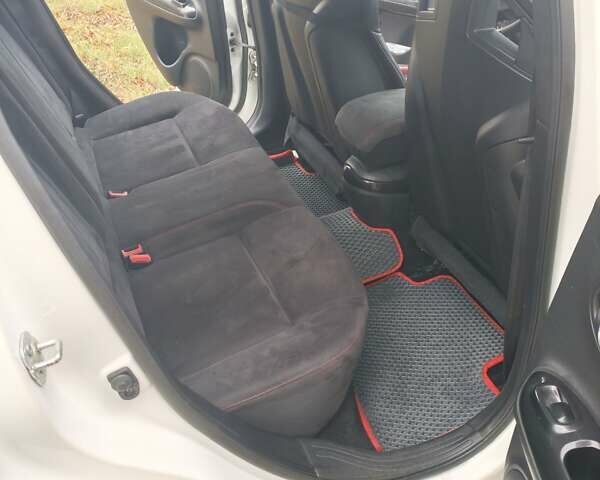 Белый Ниссан Жук, объемом двигателя 1.62 л и пробегом 130 тыс. км за 10800 $, фото 26 на Automoto.ua