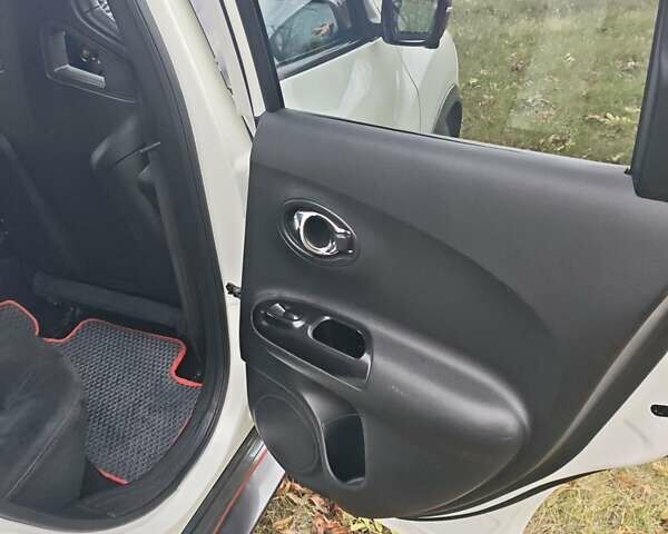 Белый Ниссан Жук, объемом двигателя 1.62 л и пробегом 130 тыс. км за 10800 $, фото 13 на Automoto.ua