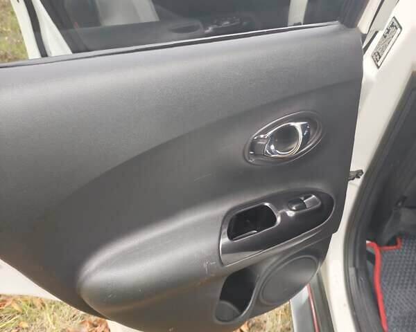 Белый Ниссан Жук, объемом двигателя 1.62 л и пробегом 130 тыс. км за 10800 $, фото 25 на Automoto.ua