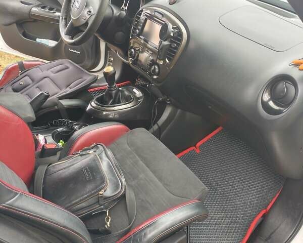 Белый Ниссан Жук, объемом двигателя 1.62 л и пробегом 130 тыс. км за 10800 $, фото 27 на Automoto.ua