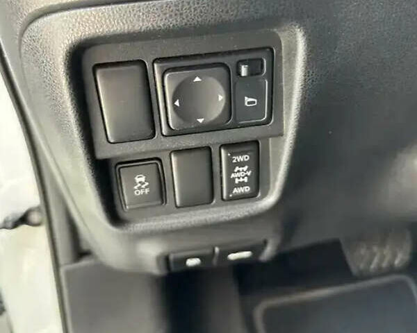 Белый Ниссан Жук, объемом двигателя 1.62 л и пробегом 155 тыс. км за 12500 $, фото 13 на Automoto.ua