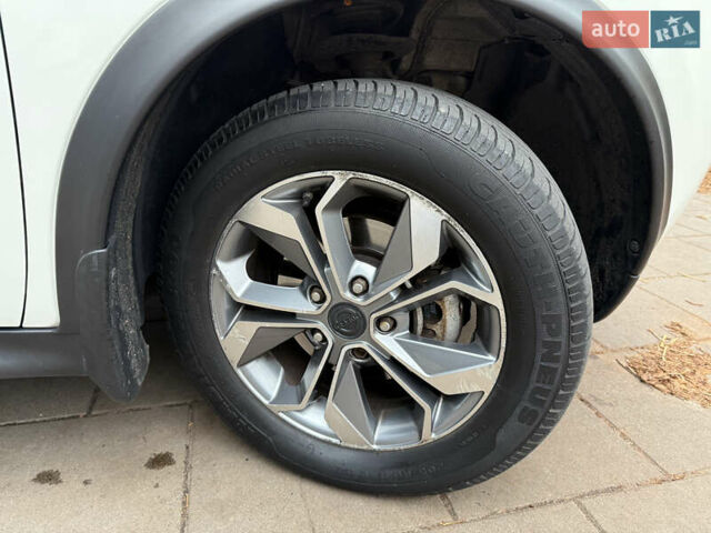 Белый Ниссан Жук, объемом двигателя 1.6 л и пробегом 90 тыс. км за 12900 $, фото 15 на Automoto.ua