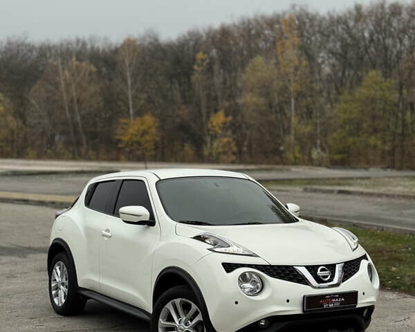 Белый Ниссан Жук, объемом двигателя 1.6 л и пробегом 72 тыс. км за 13700 $, фото 2 на Automoto.ua