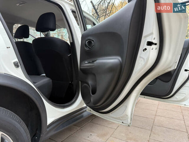 Белый Ниссан Жук, объемом двигателя 1.6 л и пробегом 90 тыс. км за 12900 $, фото 12 на Automoto.ua