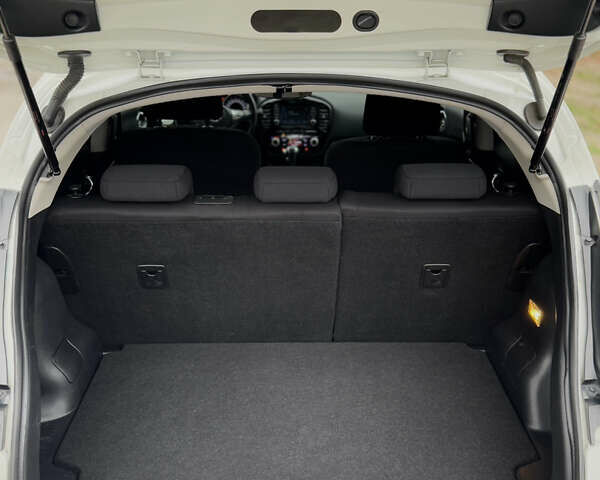 Белый Ниссан Жук, объемом двигателя 1.6 л и пробегом 72 тыс. км за 13700 $, фото 25 на Automoto.ua