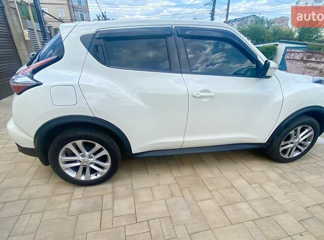 Белый Ниссан Жук, объемом двигателя 1.6 л и пробегом 65 тыс. км за 14000 $, фото 3 на Automoto.ua