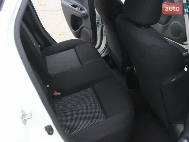 Белый Ниссан Жук, объемом двигателя 1.6 л и пробегом 72 тыс. км за 13999 $, фото 24 на Automoto.ua