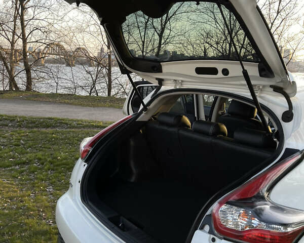 Белый Ниссан Жук, объемом двигателя 1.6 л и пробегом 44 тыс. км за 15750 $, фото 32 на Automoto.ua