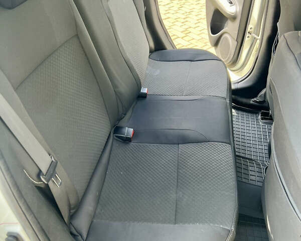 Белый Ниссан Жук, объемом двигателя 1.6 л и пробегом 134 тыс. км за 12500 $, фото 35 на Automoto.ua