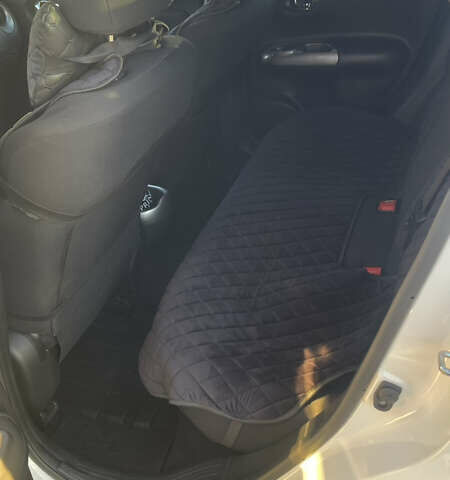 Белый Ниссан Жук, объемом двигателя 1.6 л и пробегом 81 тыс. км за 13200 $, фото 13 на Automoto.ua