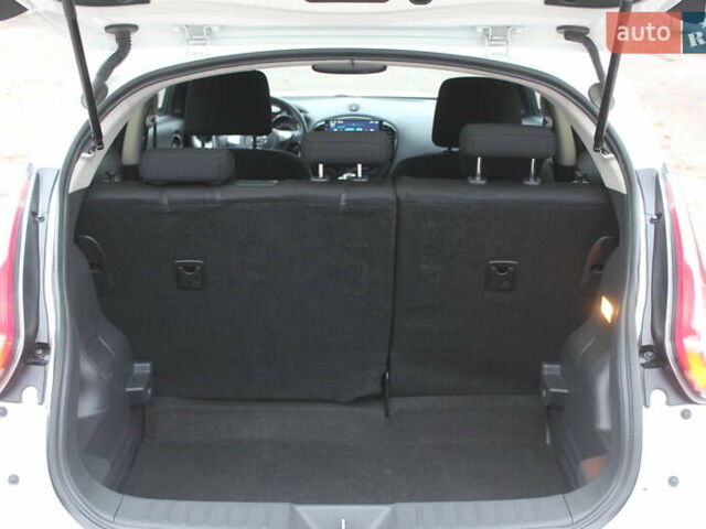 Белый Ниссан Жук, объемом двигателя 1.6 л и пробегом 72 тыс. км за 13999 $, фото 17 на Automoto.ua