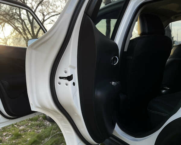 Белый Ниссан Жук, объемом двигателя 1.6 л и пробегом 44 тыс. км за 15750 $, фото 30 на Automoto.ua