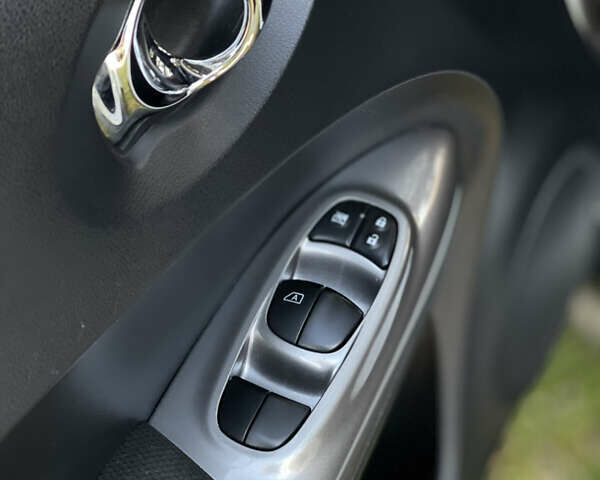 Белый Ниссан Жук, объемом двигателя 1.6 л и пробегом 44 тыс. км за 15750 $, фото 21 на Automoto.ua